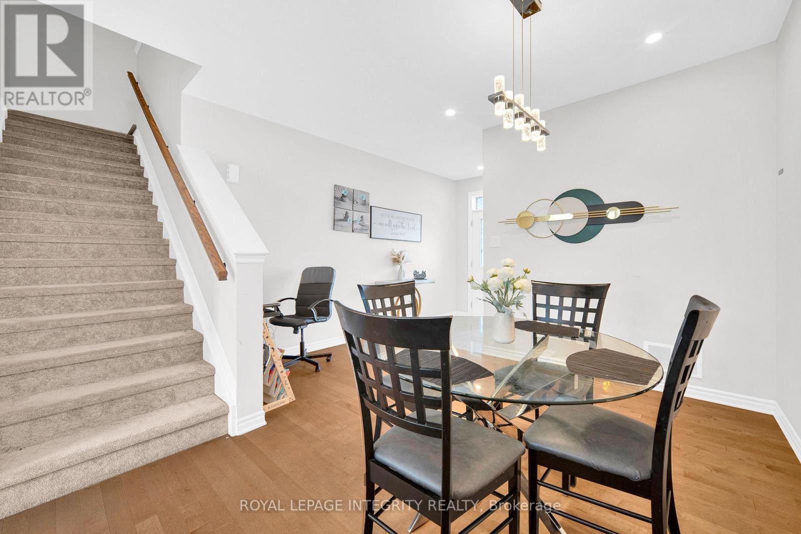












16 FOCALITY CRESCENT

,
Ottawa,




Ontario
K1M0N3

