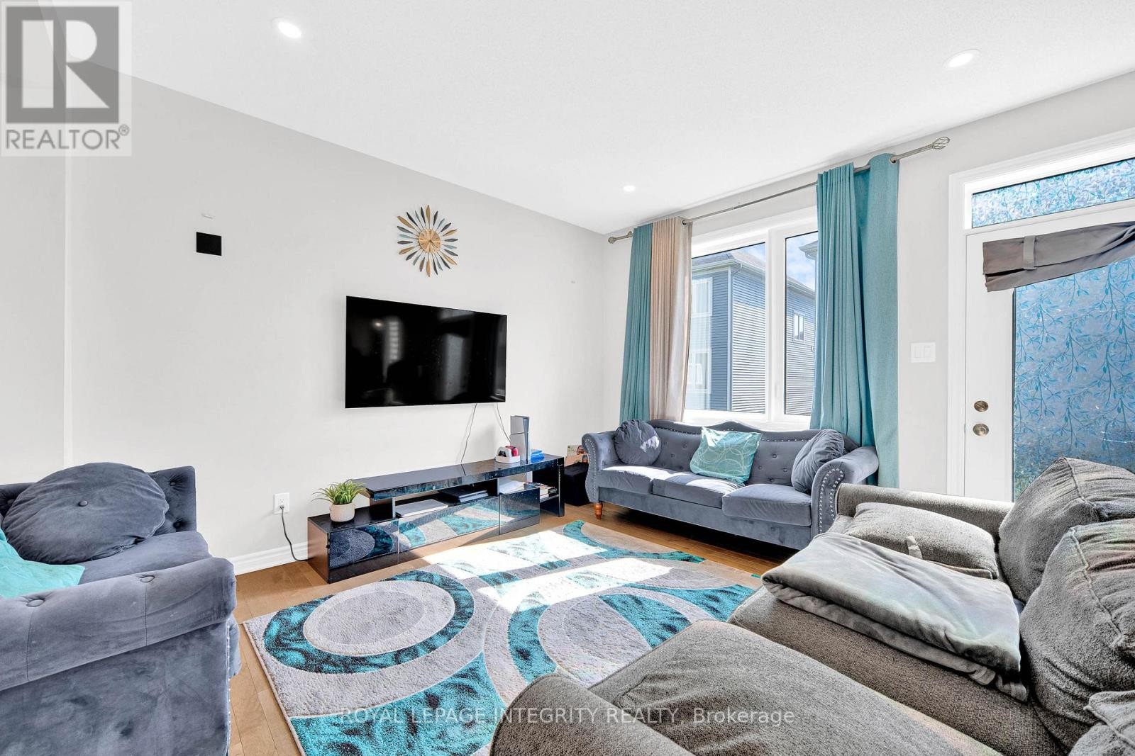 












16 FOCALITY CRESCENT

,
Ottawa,




Ontario
K1M0N3

