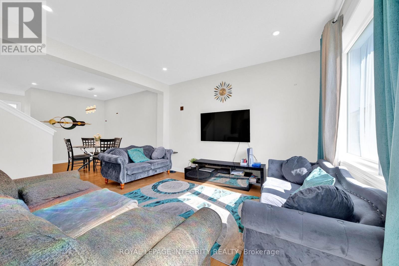 












16 FOCALITY CRESCENT

,
Ottawa,




Ontario
K1M0N3

