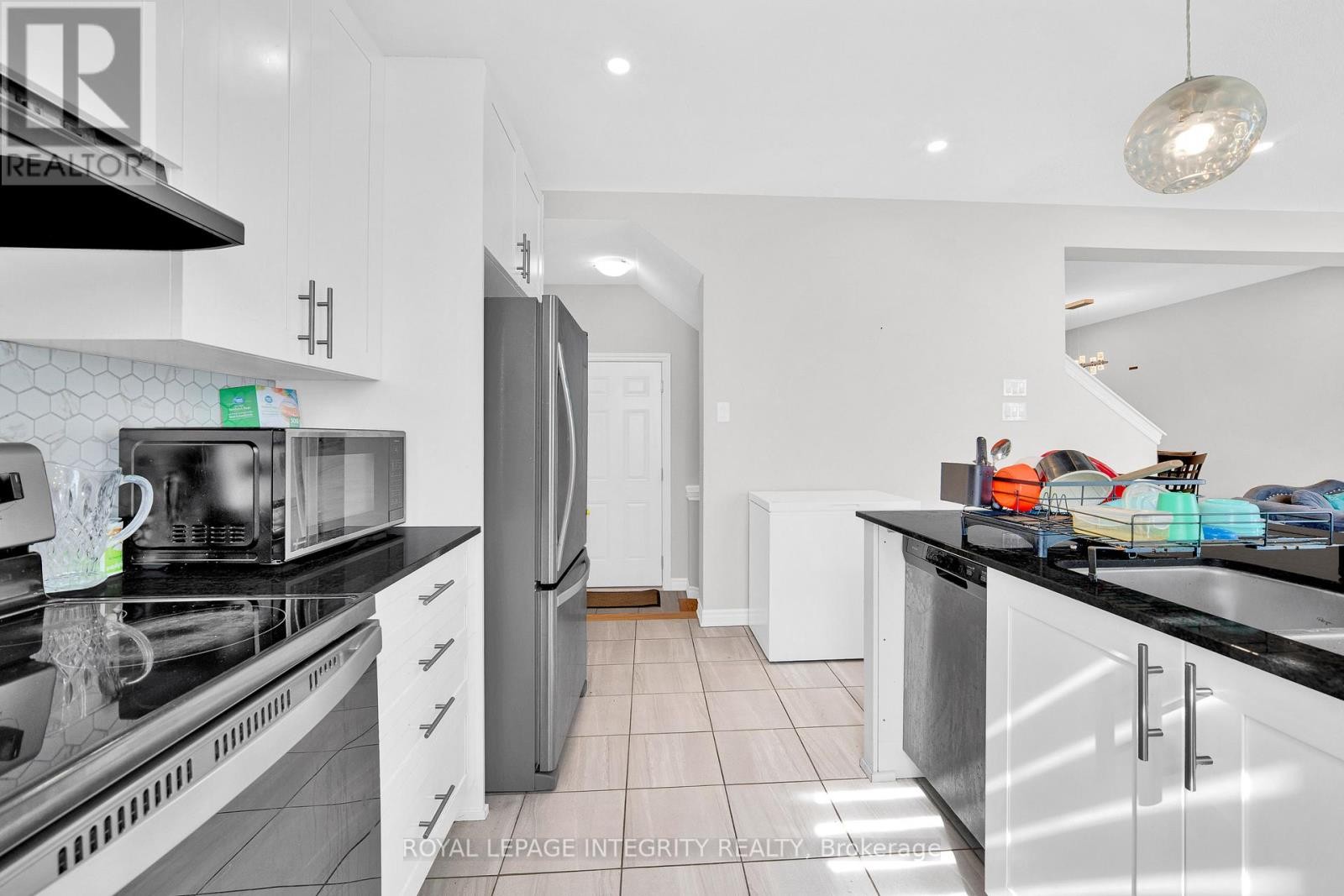 












16 FOCALITY CRESCENT

,
Ottawa,




Ontario
K1M0N3

