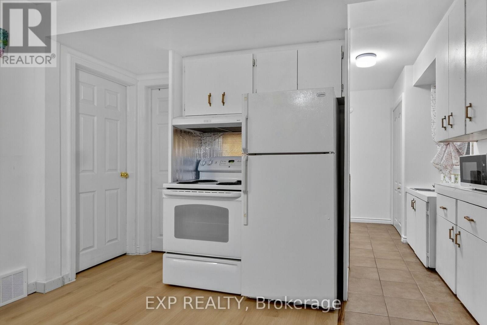 












41 HWY 5 W STREET

,
South Dundas,




Ontario
K0C1X0

