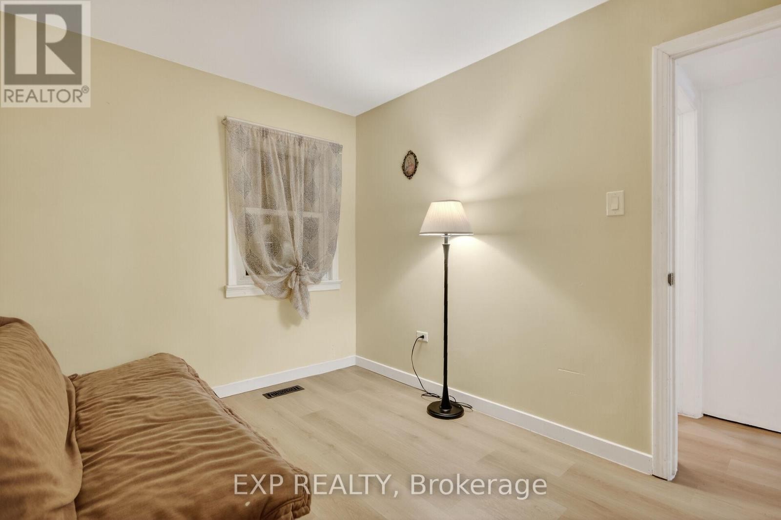 












41 HWY 5 W STREET

,
South Dundas,




Ontario
K0C1X0

