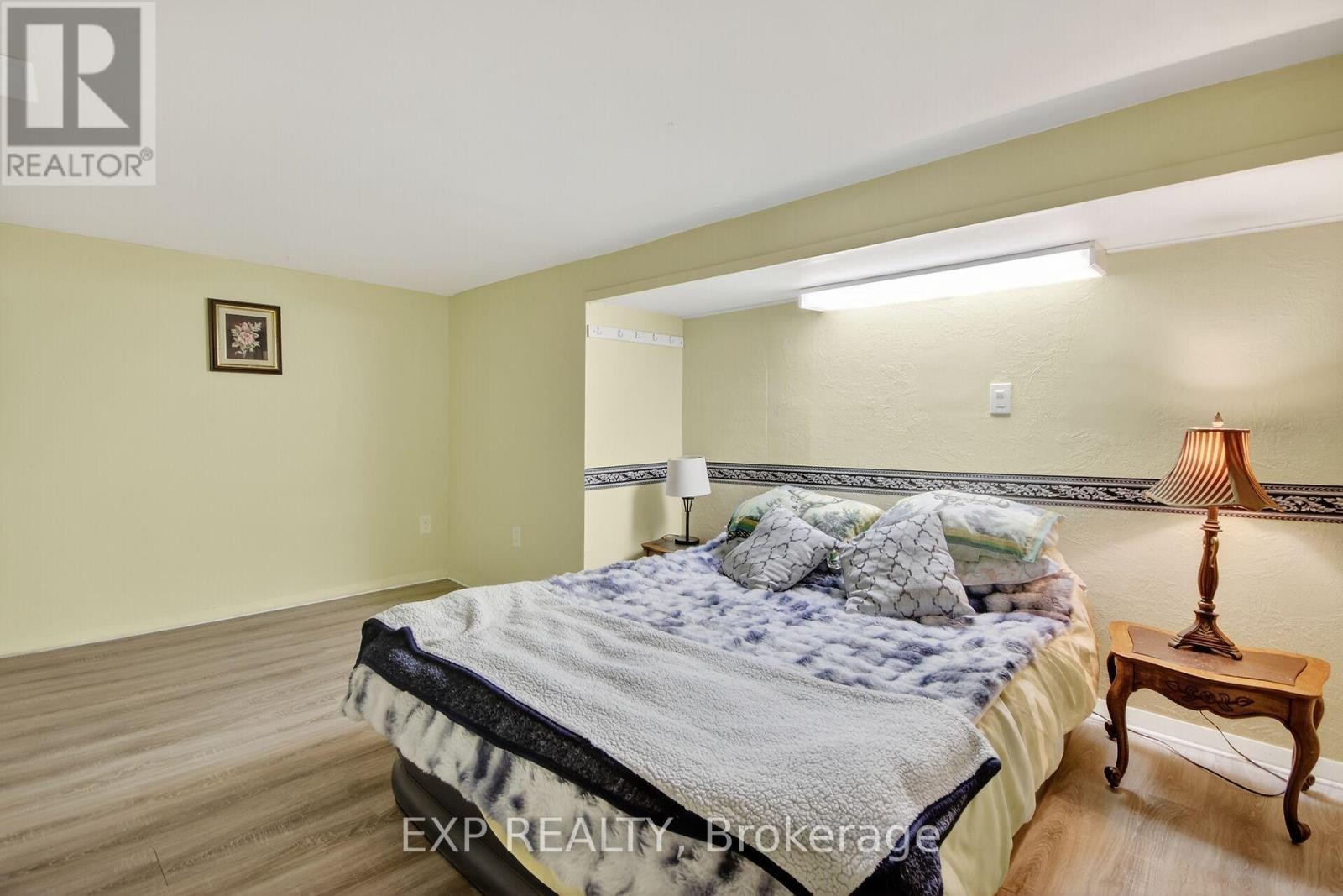 












41 HWY 5 W STREET

,
South Dundas,




Ontario
K0C1X0

