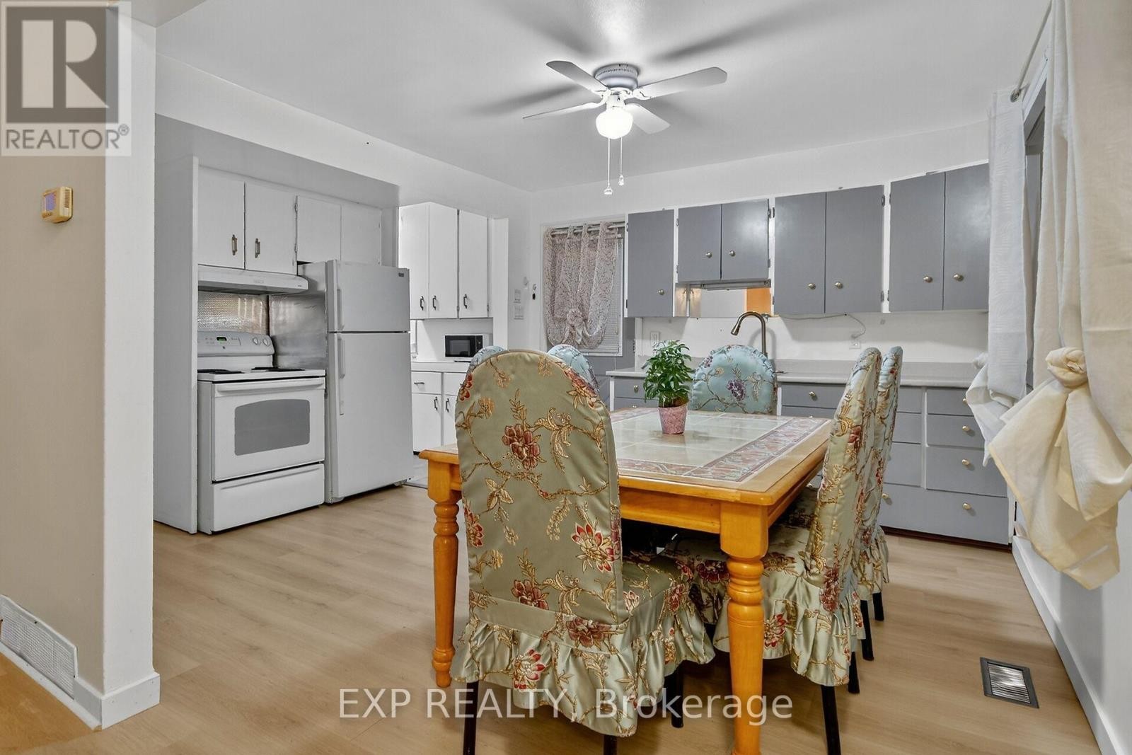 












41 HWY 5 W STREET

,
South Dundas,




Ontario
K0C1X0

