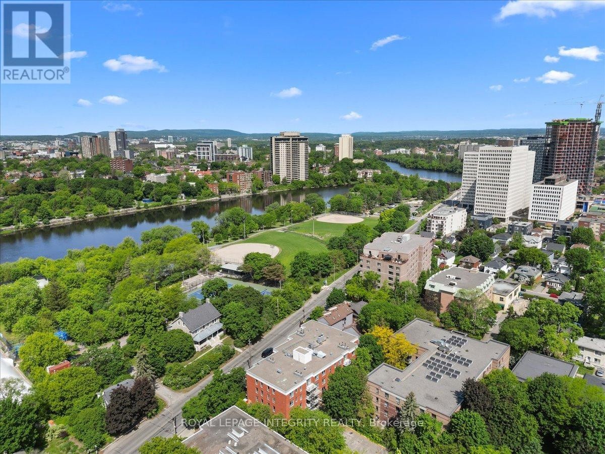 












PH5 - 939 NORTH RIVER ROAD

,
Ottawa,




Ontario
K1K3V2

