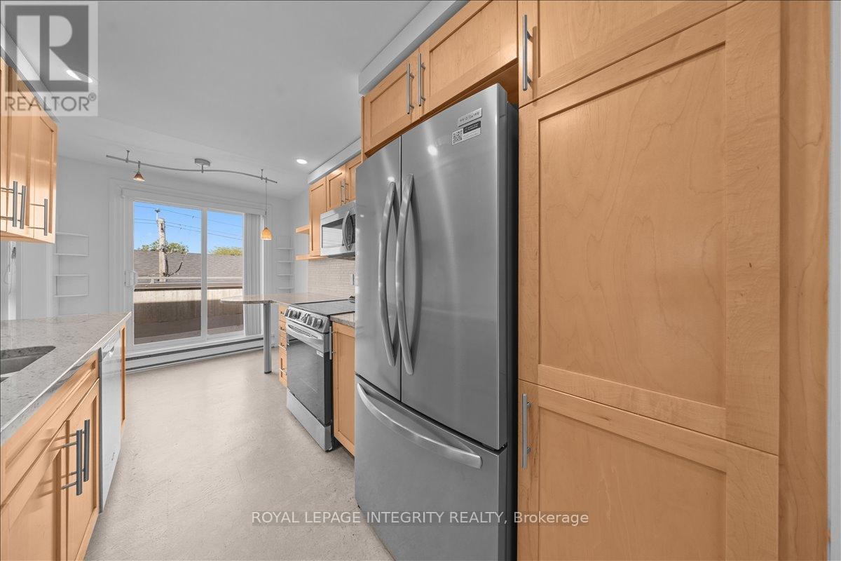 












PH5 - 939 NORTH RIVER ROAD

,
Ottawa,




Ontario
K1K3V2

