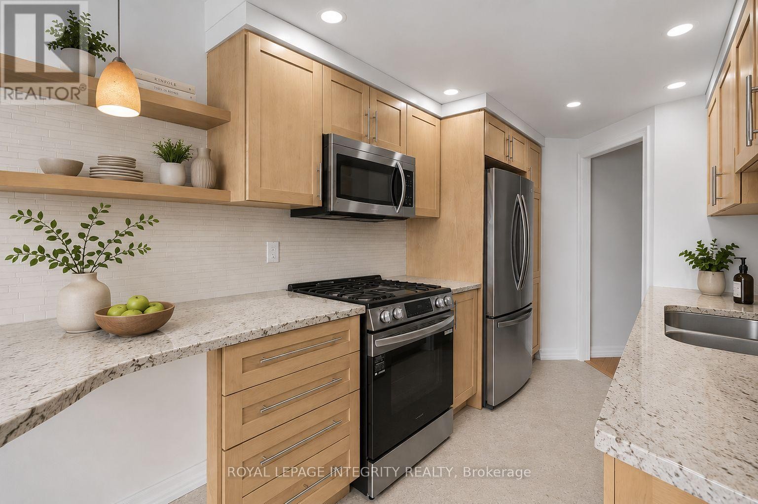 












PH5 - 939 NORTH RIVER ROAD

,
Ottawa,




Ontario
K1K3V2

