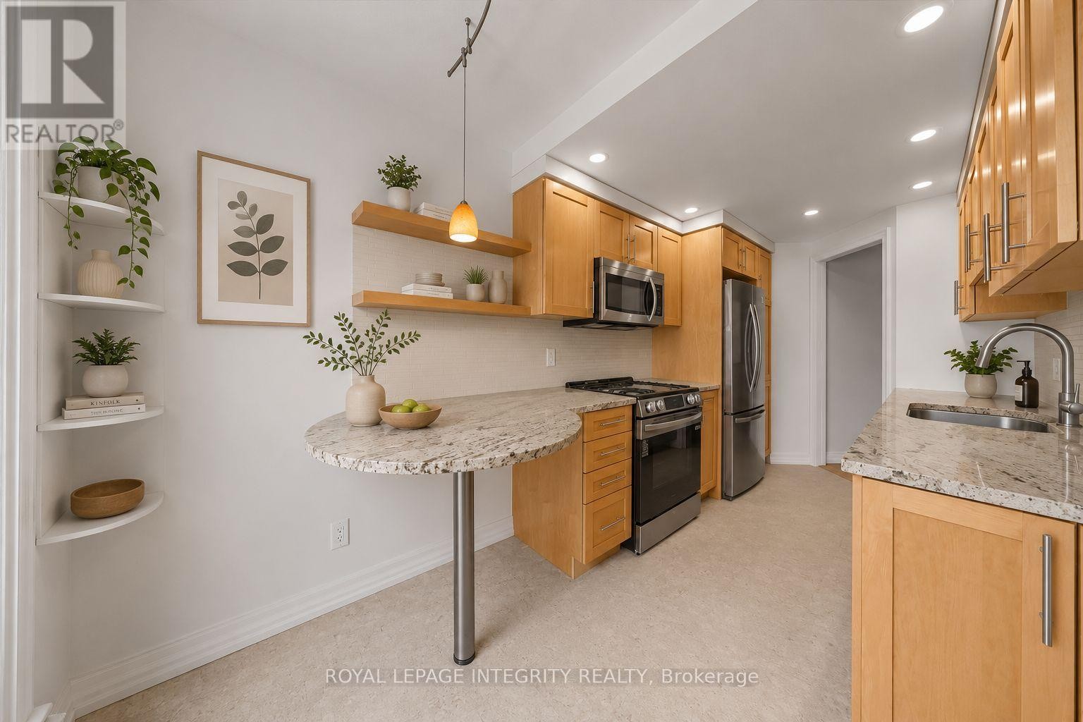 












PH5 - 939 NORTH RIVER ROAD

,
Ottawa,




Ontario
K1K3V2

