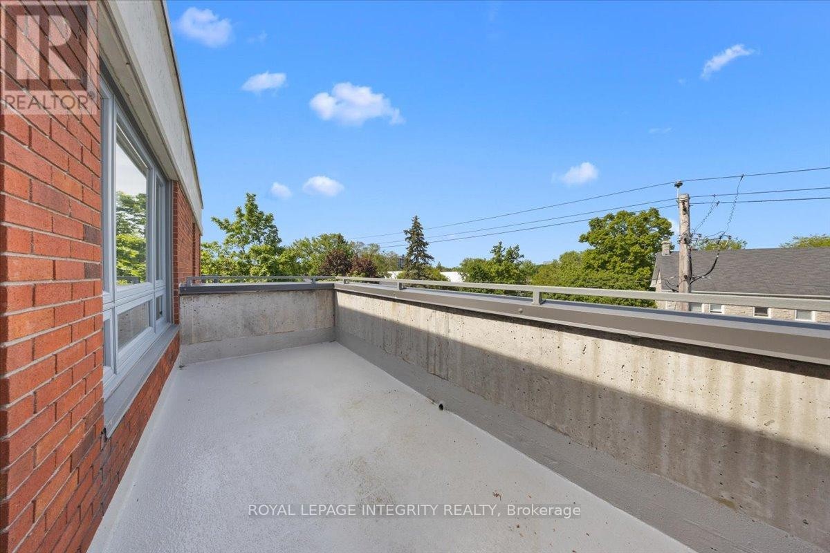 












PH5 - 939 NORTH RIVER ROAD

,
Ottawa,




Ontario
K1K3V2

