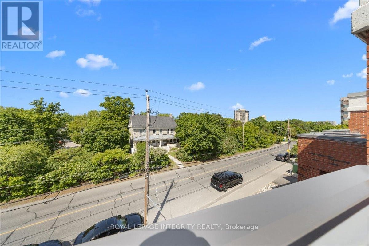 












PH5 - 939 NORTH RIVER ROAD

,
Ottawa,




Ontario
K1K3V2

