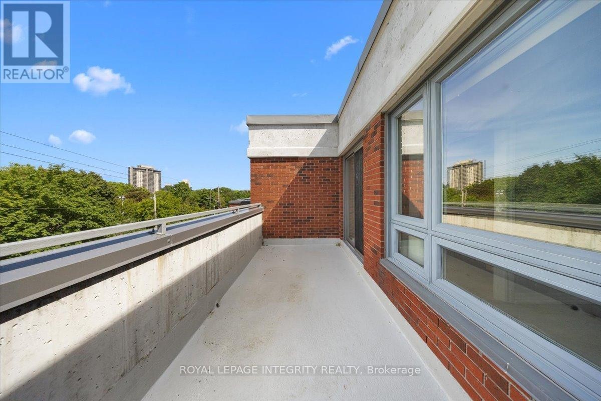












PH5 - 939 NORTH RIVER ROAD

,
Ottawa,




Ontario
K1K3V2


