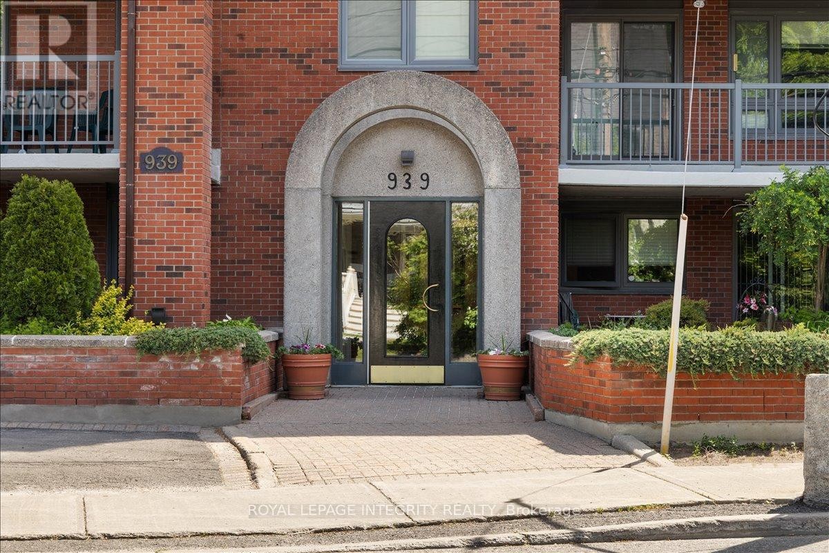 












PH5 - 939 NORTH RIVER ROAD

,
Ottawa,




Ontario
K1K3V2

