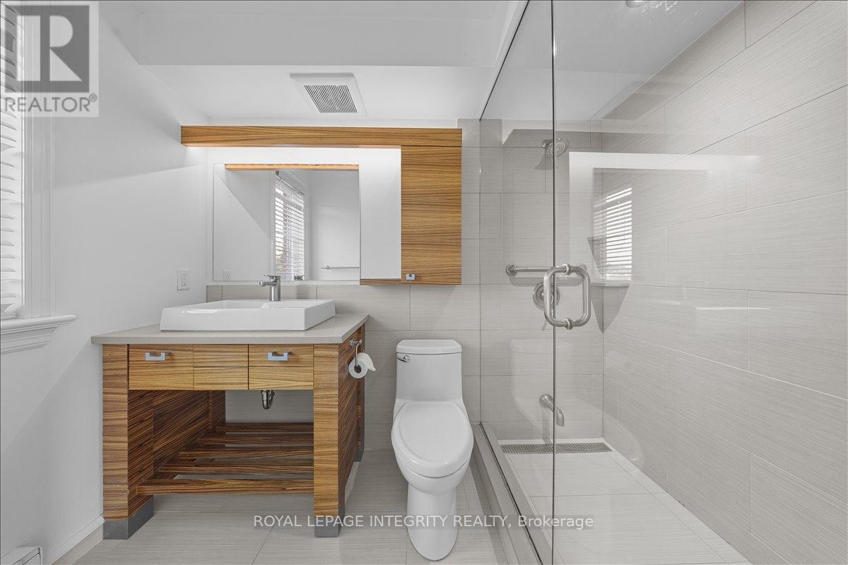 












PH5 - 939 NORTH RIVER ROAD

,
Ottawa,




Ontario
K1K3V2

