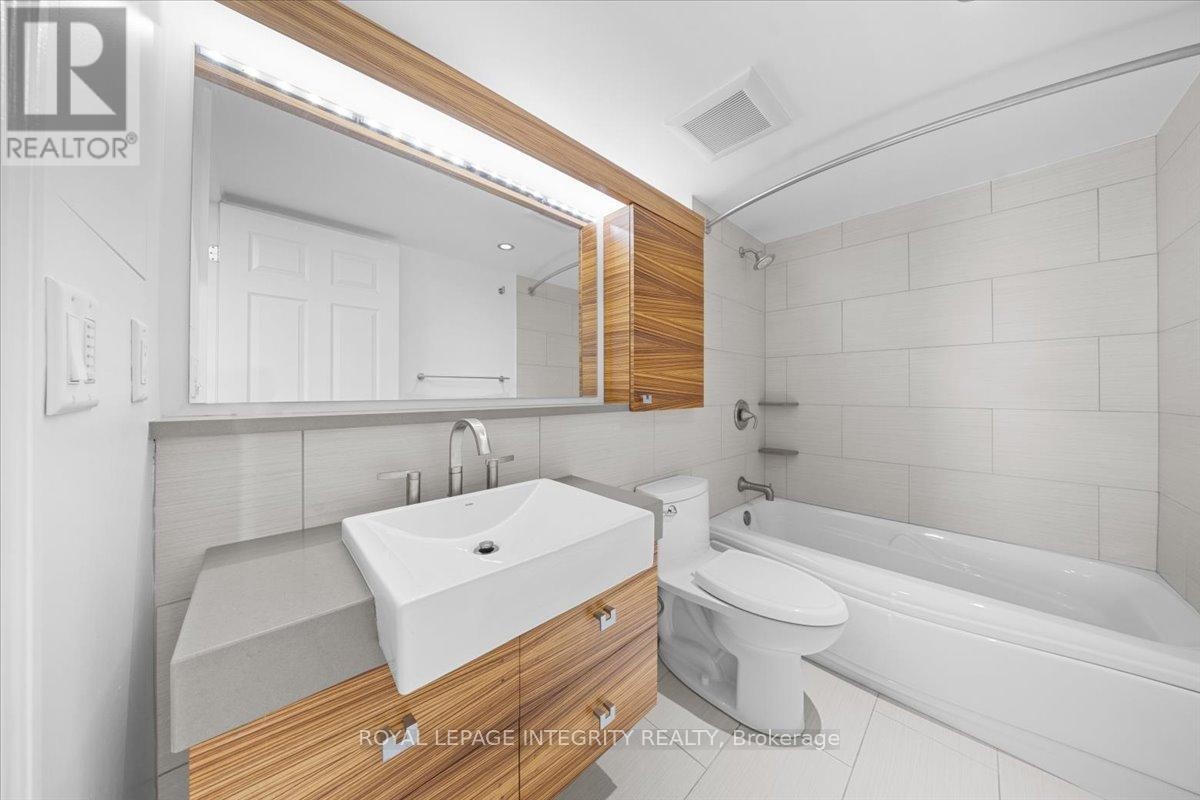 












PH5 - 939 NORTH RIVER ROAD

,
Ottawa,




Ontario
K1K3V2

