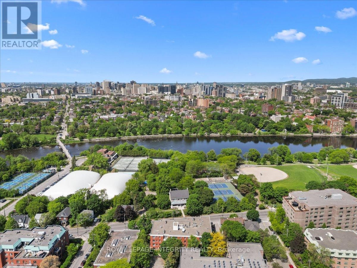 












PH5 - 939 NORTH RIVER ROAD

,
Ottawa,




Ontario
K1K3V2

