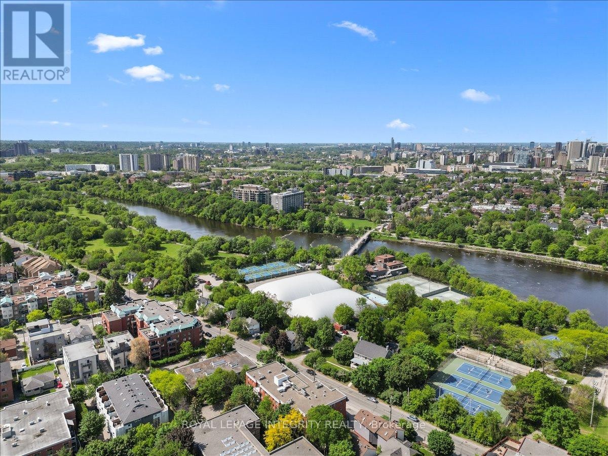 












PH5 - 939 NORTH RIVER ROAD

,
Ottawa,




Ontario
K1K3V2


