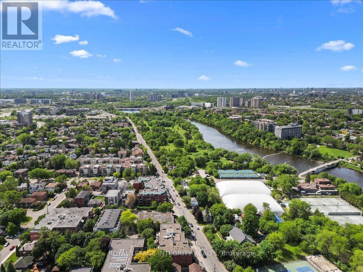 












PH5 - 939 NORTH RIVER ROAD

,
Ottawa,




Ontario
K1K3V2

