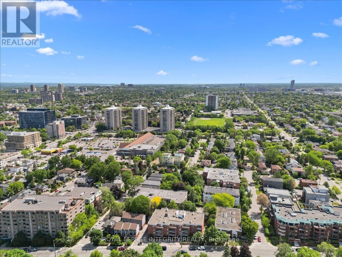 












PH5 - 939 NORTH RIVER ROAD

,
Ottawa,




Ontario
K1K3V2

