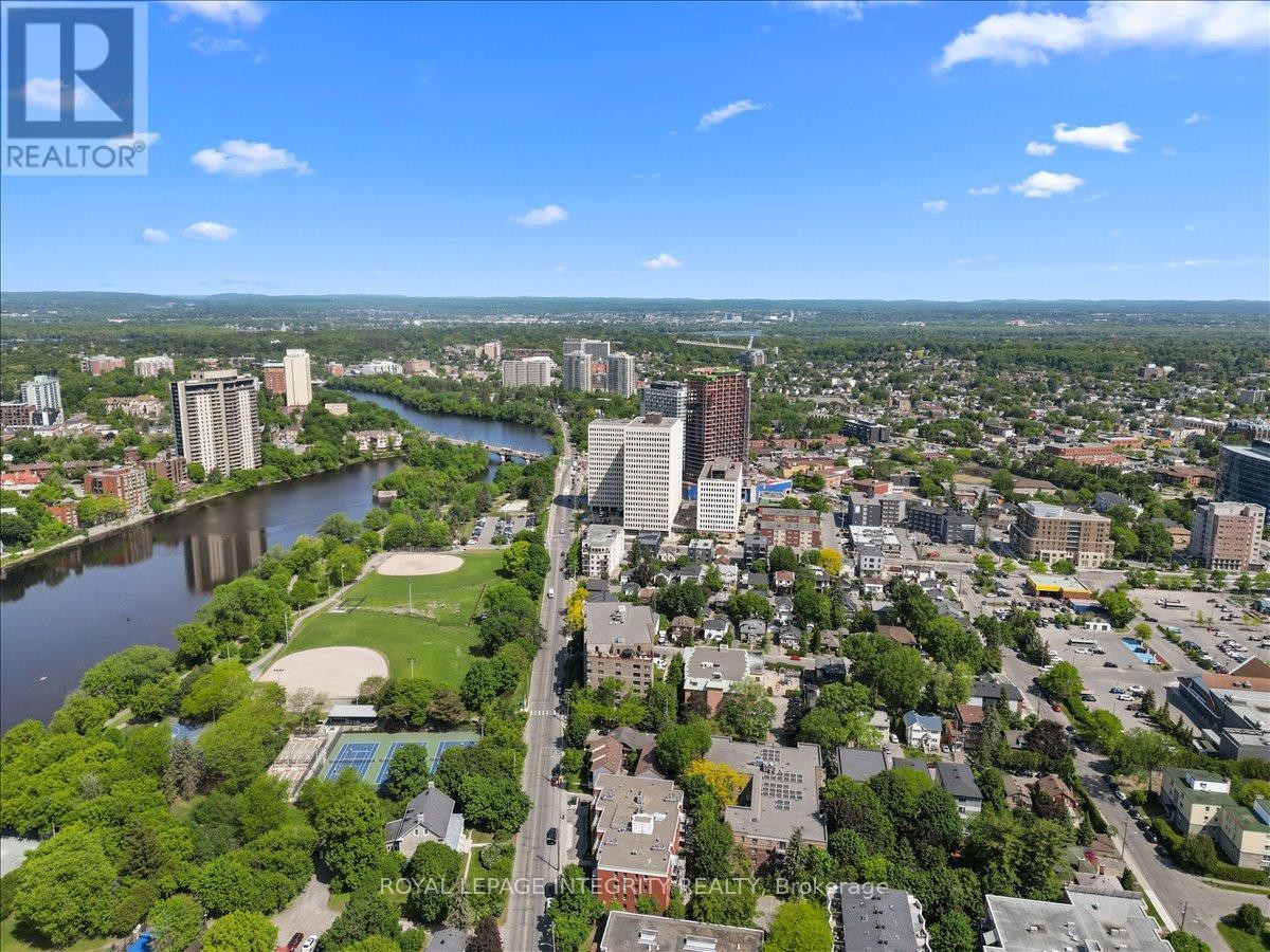 












PH5 - 939 NORTH RIVER ROAD

,
Ottawa,




Ontario
K1K3V2

