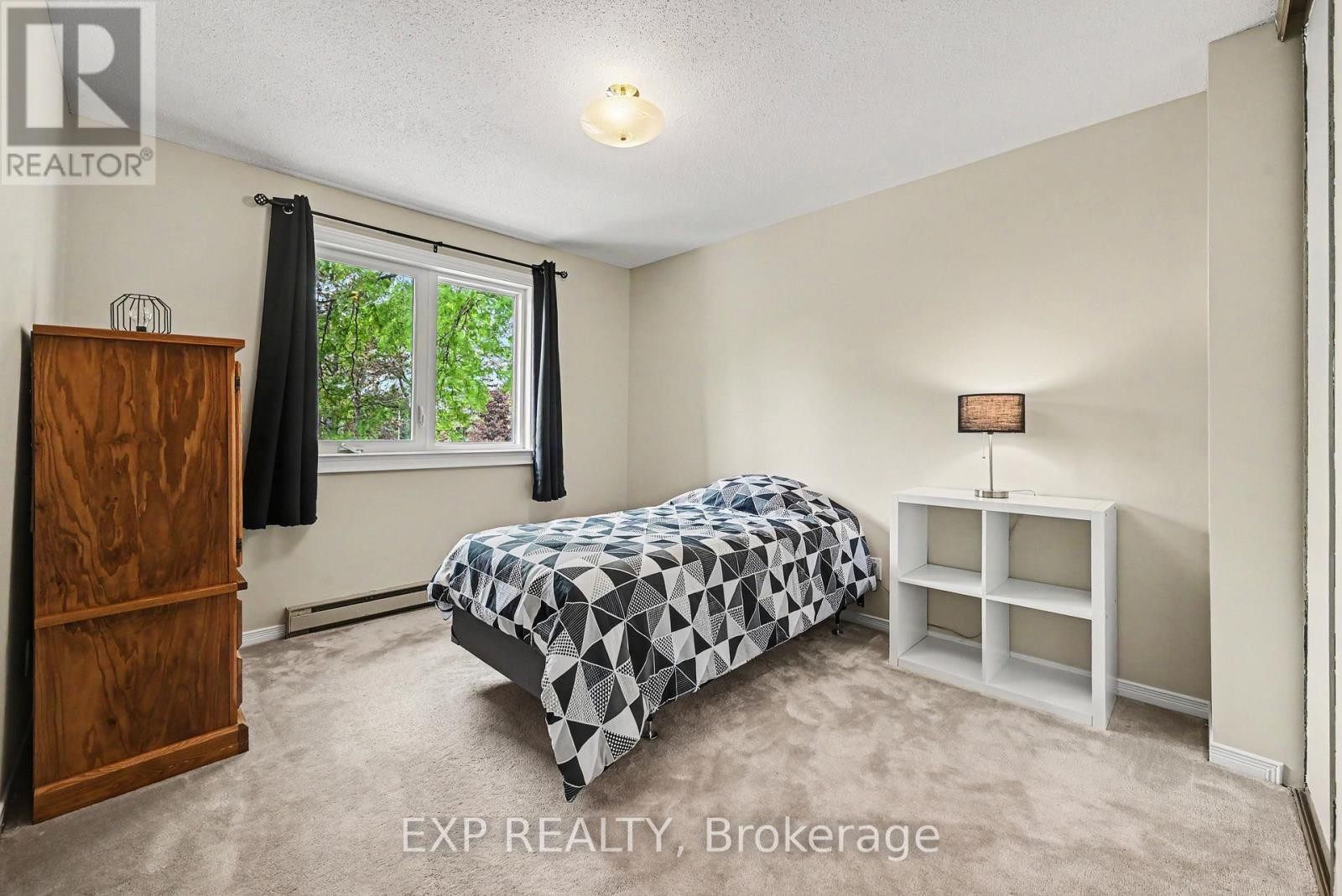 












1859 SUMMERFIELDS CRESCENT

,
Ottawa,




Ontario
K1C7B7

