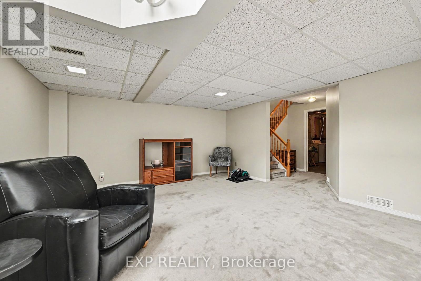 












1859 SUMMERFIELDS CRESCENT

,
Ottawa,




Ontario
K1C7B7

