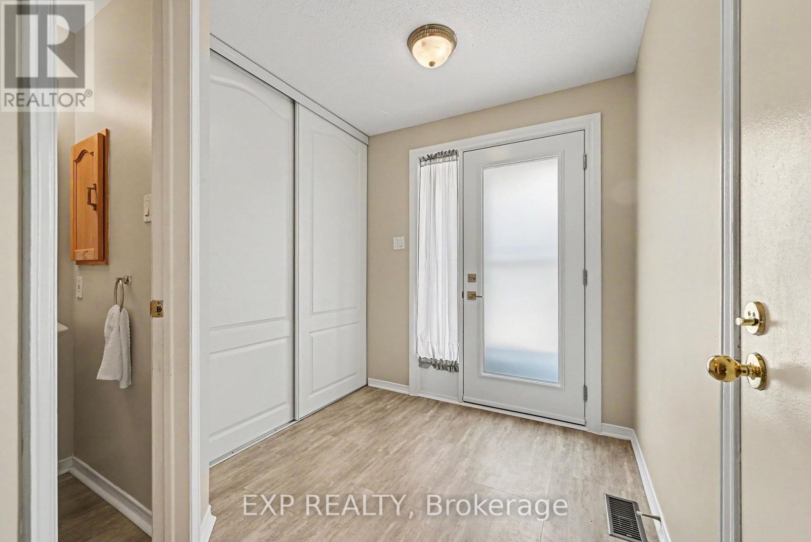 












1859 SUMMERFIELDS CRESCENT

,
Ottawa,




Ontario
K1C7B7

