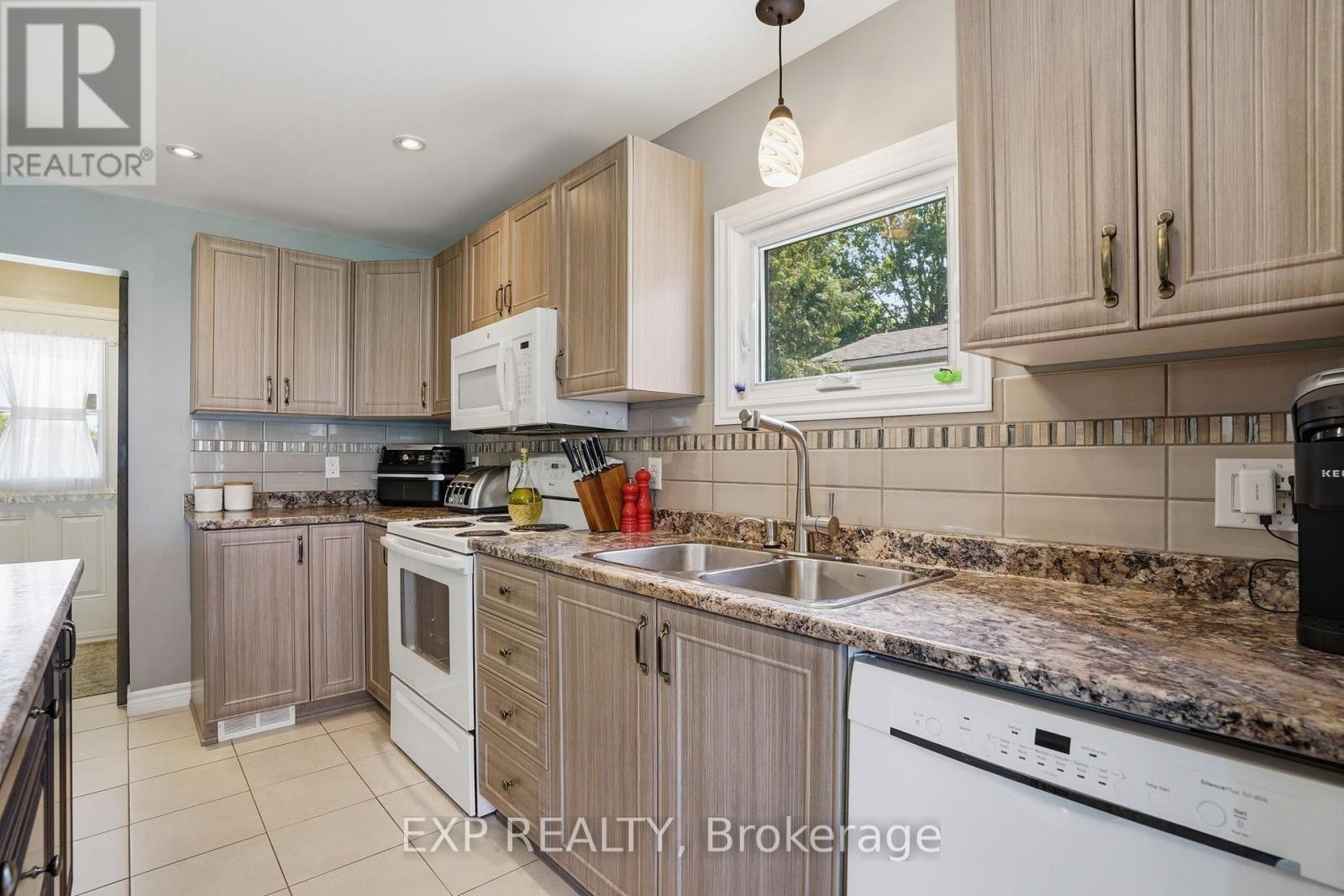 












599 VICTOR STREET

,
Clarence-Rockland,




Ontario
K4K1E5


