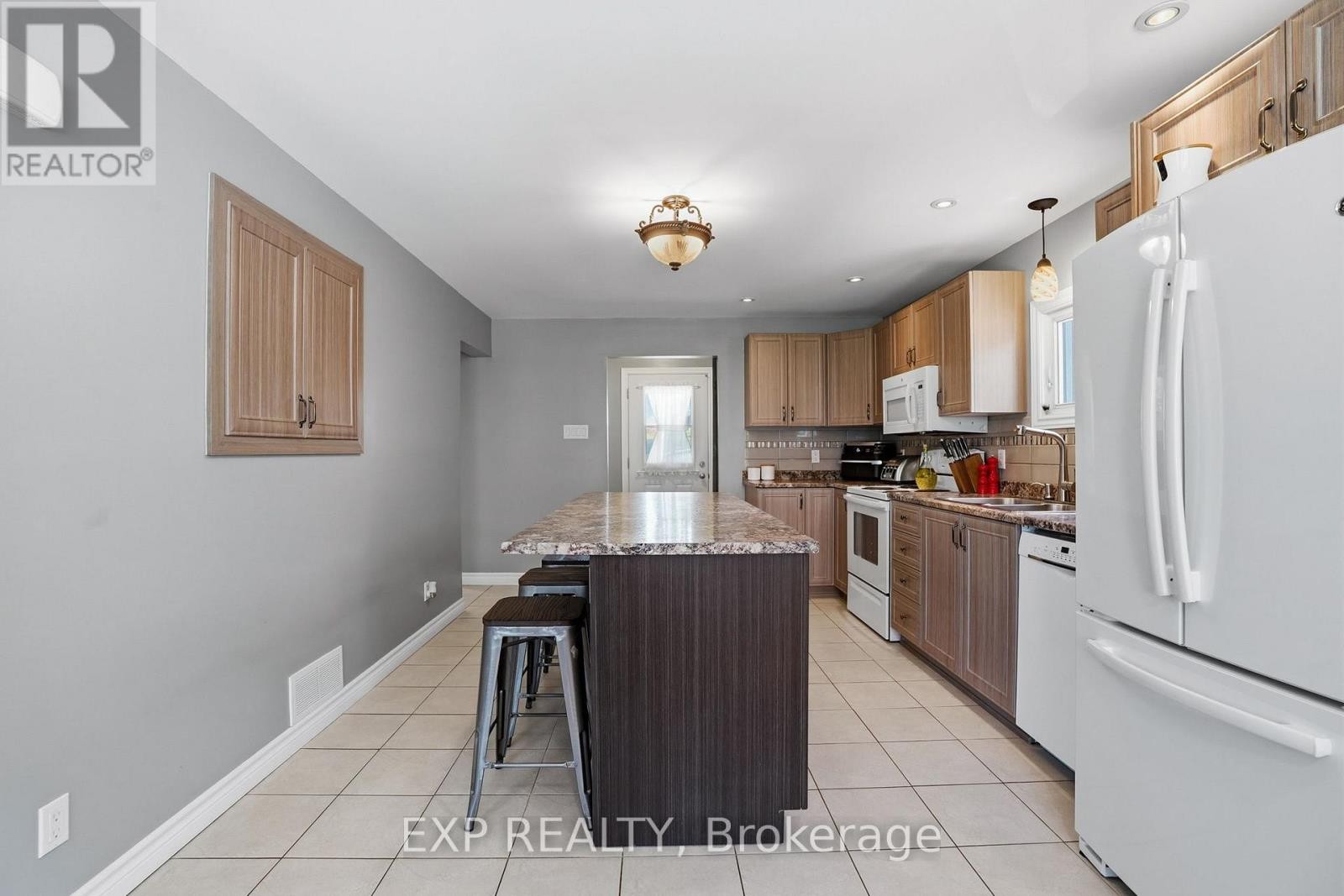 












599 VICTOR STREET

,
Clarence-Rockland,




Ontario
K4K1E5

