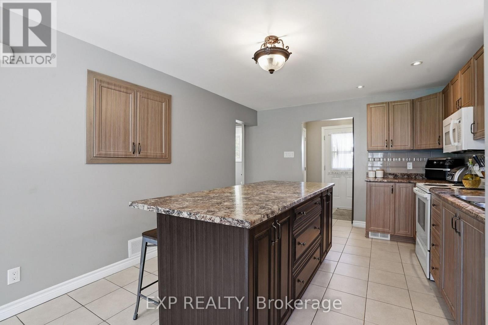 












599 VICTOR STREET

,
Clarence-Rockland,




Ontario
K4K1E5

