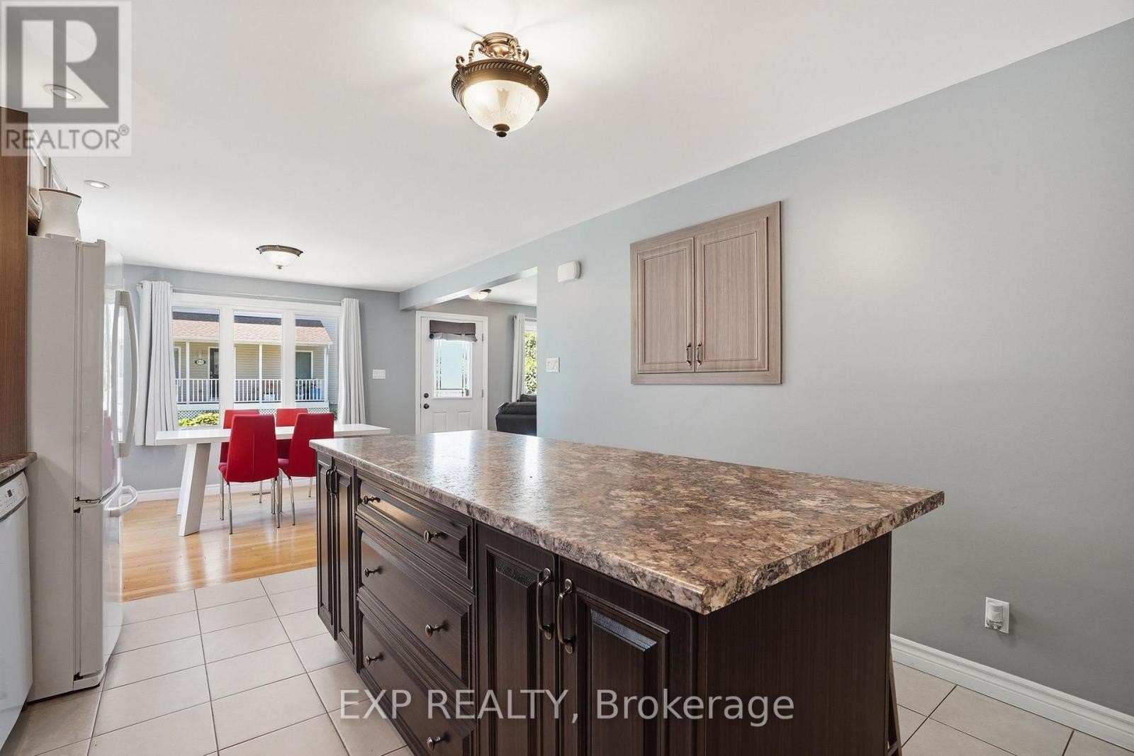 












599 VICTOR STREET

,
Clarence-Rockland,




Ontario
K4K1E5

