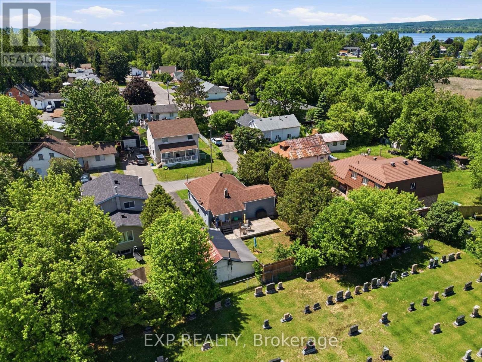 












599 VICTOR STREET

,
Clarence-Rockland,




Ontario
K4K1E5

