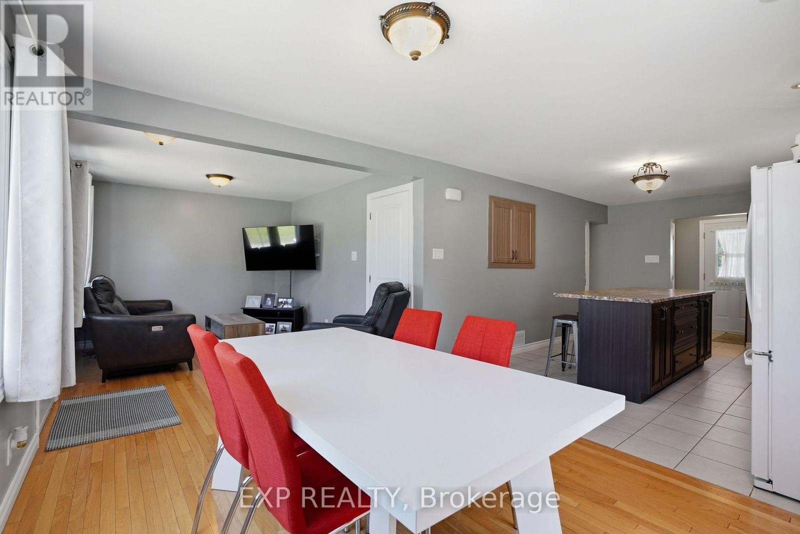 












599 VICTOR STREET

,
Clarence-Rockland,




Ontario
K4K1E5

