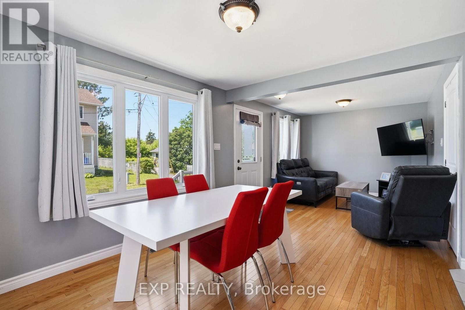 












599 VICTOR STREET

,
Clarence-Rockland,




Ontario
K4K1E5

