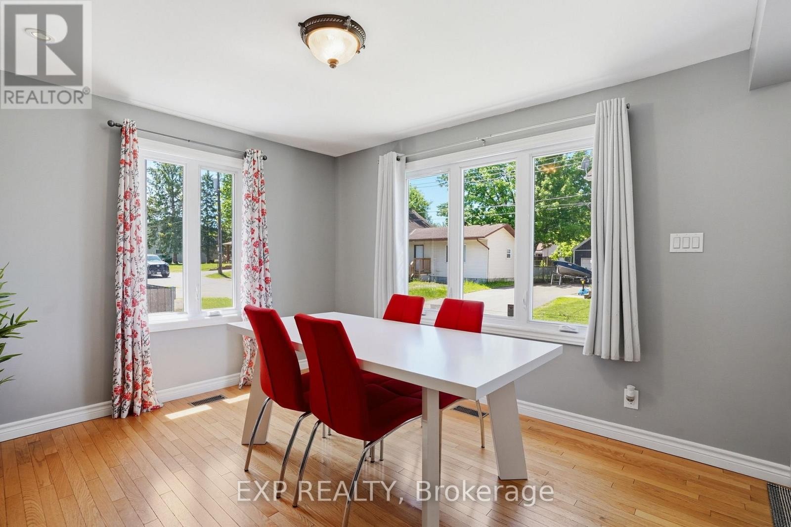












599 VICTOR STREET

,
Clarence-Rockland,




Ontario
K4K1E5

