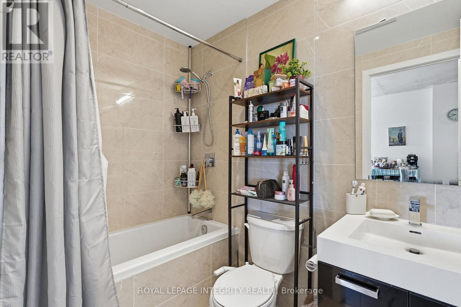 












1203 - 203 CATHERINE STREET

,
Ottawa,




Ontario
K2P1J5

