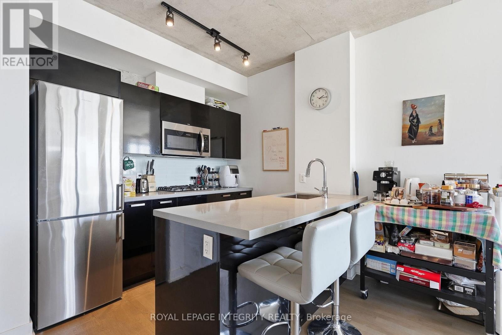 












1203 - 203 CATHERINE STREET

,
Ottawa,




Ontario
K2P1J5

