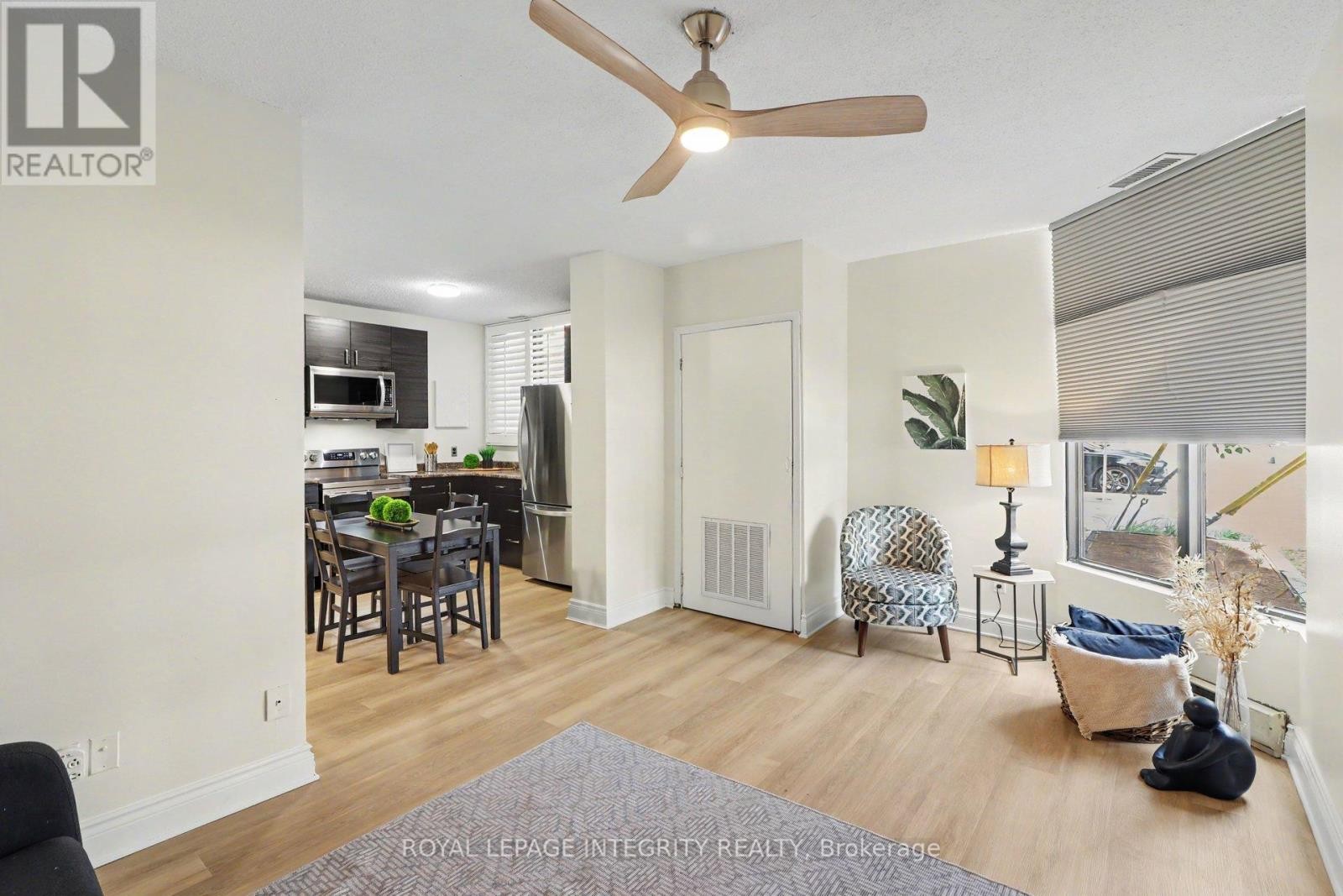 












102 - 200 BAY STREET S

,
Ottawa,




Ontario
K1R7W8

