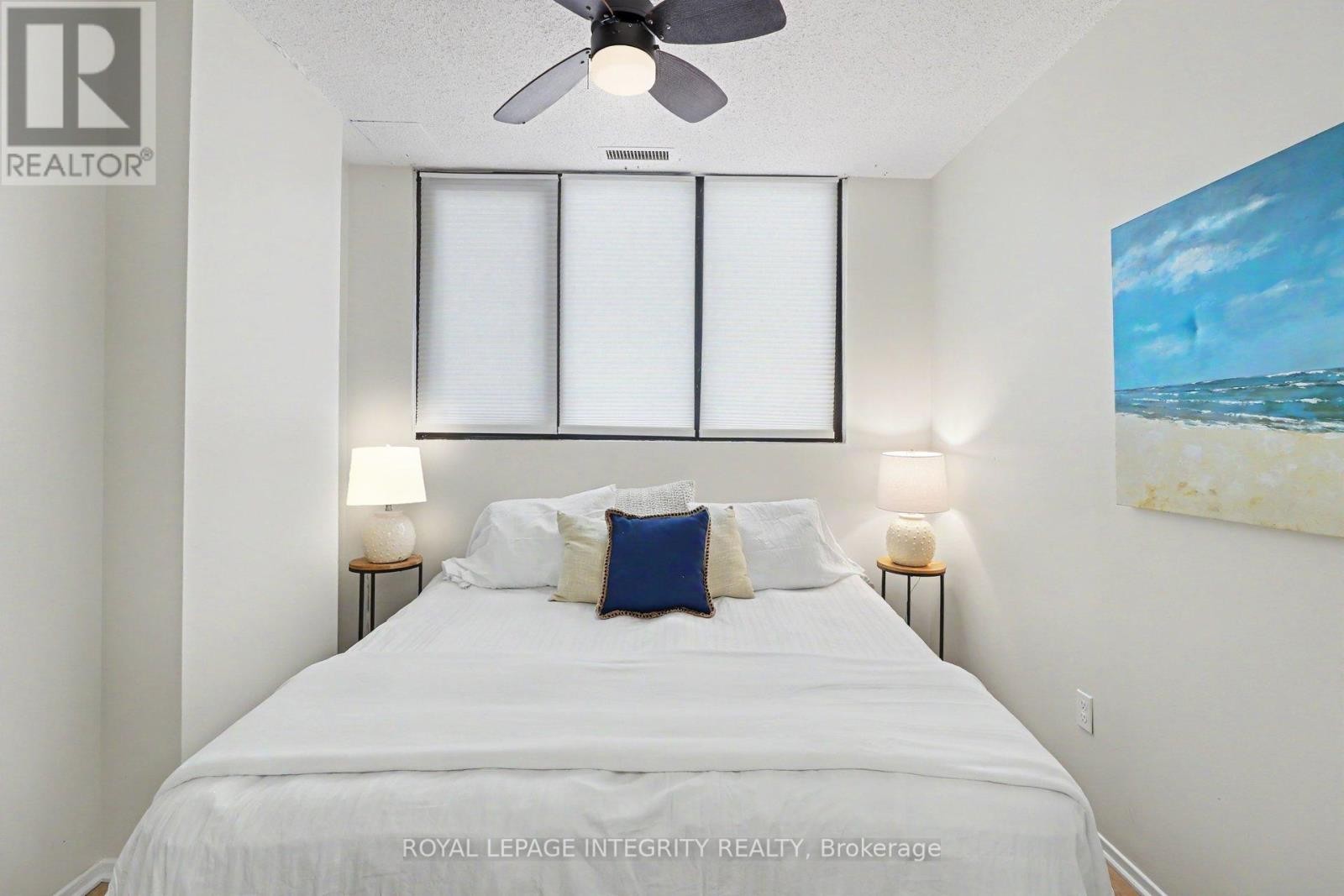 












102 - 200 BAY STREET S

,
Ottawa,




Ontario
K1R7W8


