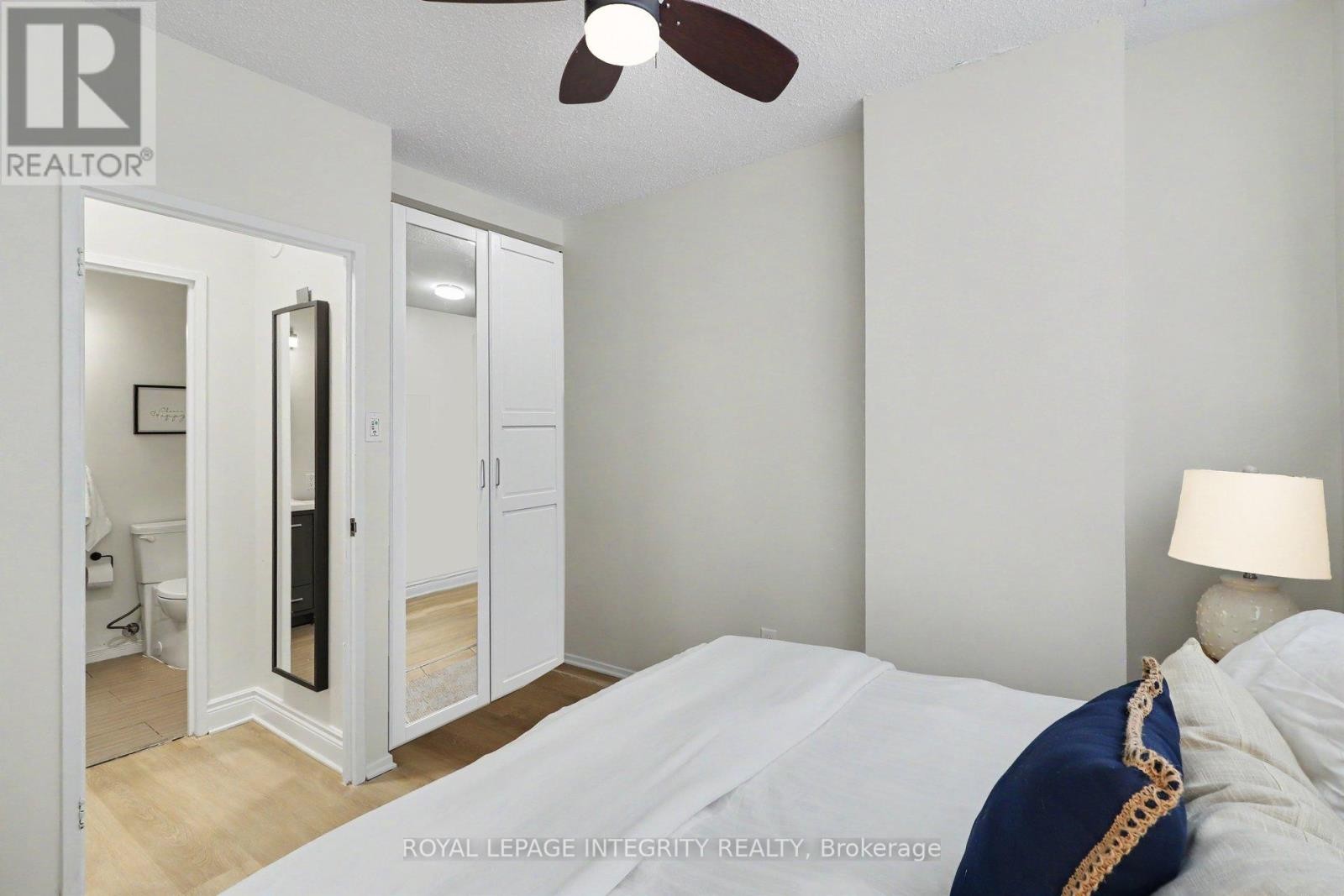 












102 - 200 BAY STREET S

,
Ottawa,




Ontario
K1R7W8

