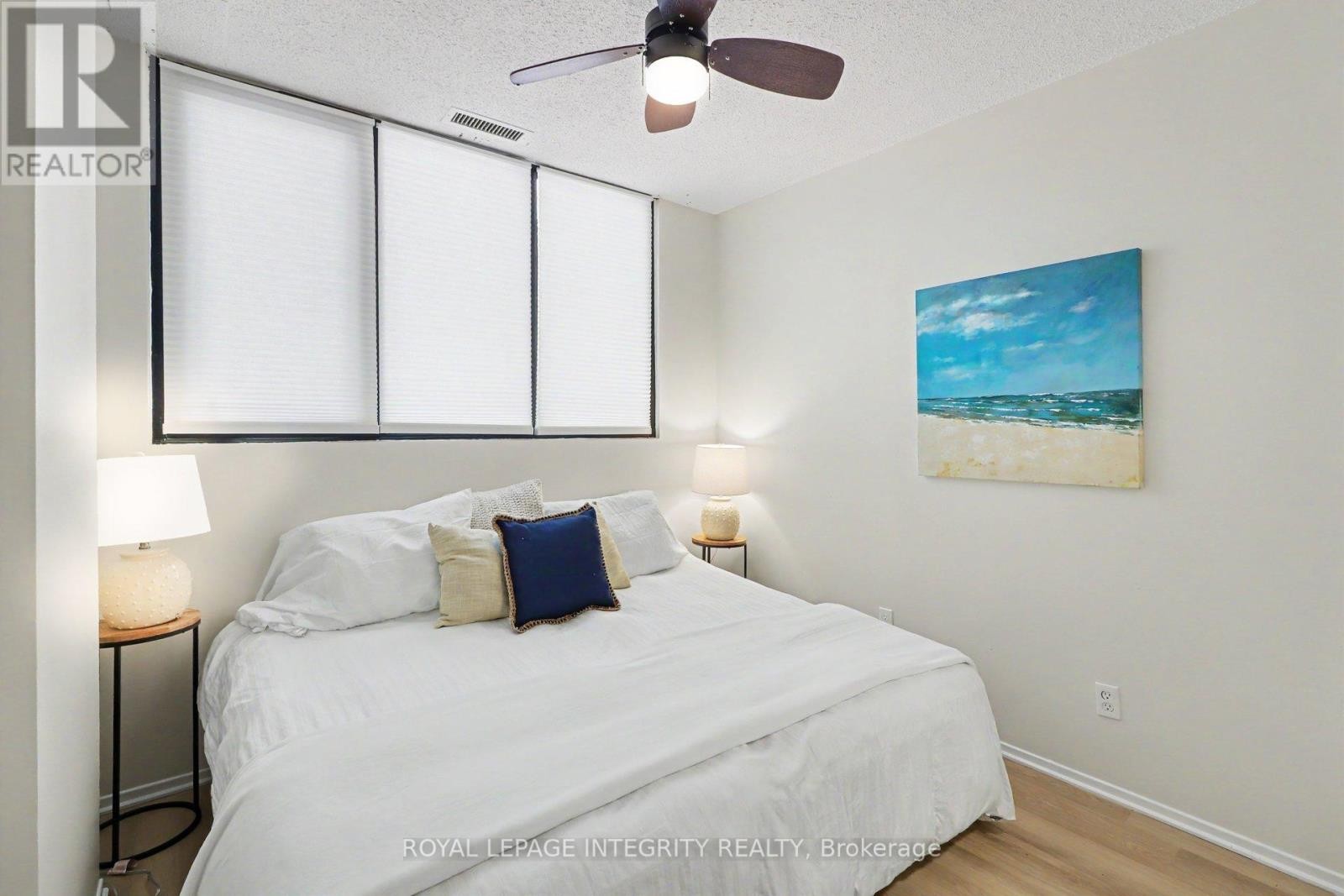 












102 - 200 BAY STREET S

,
Ottawa,




Ontario
K1R7W8

