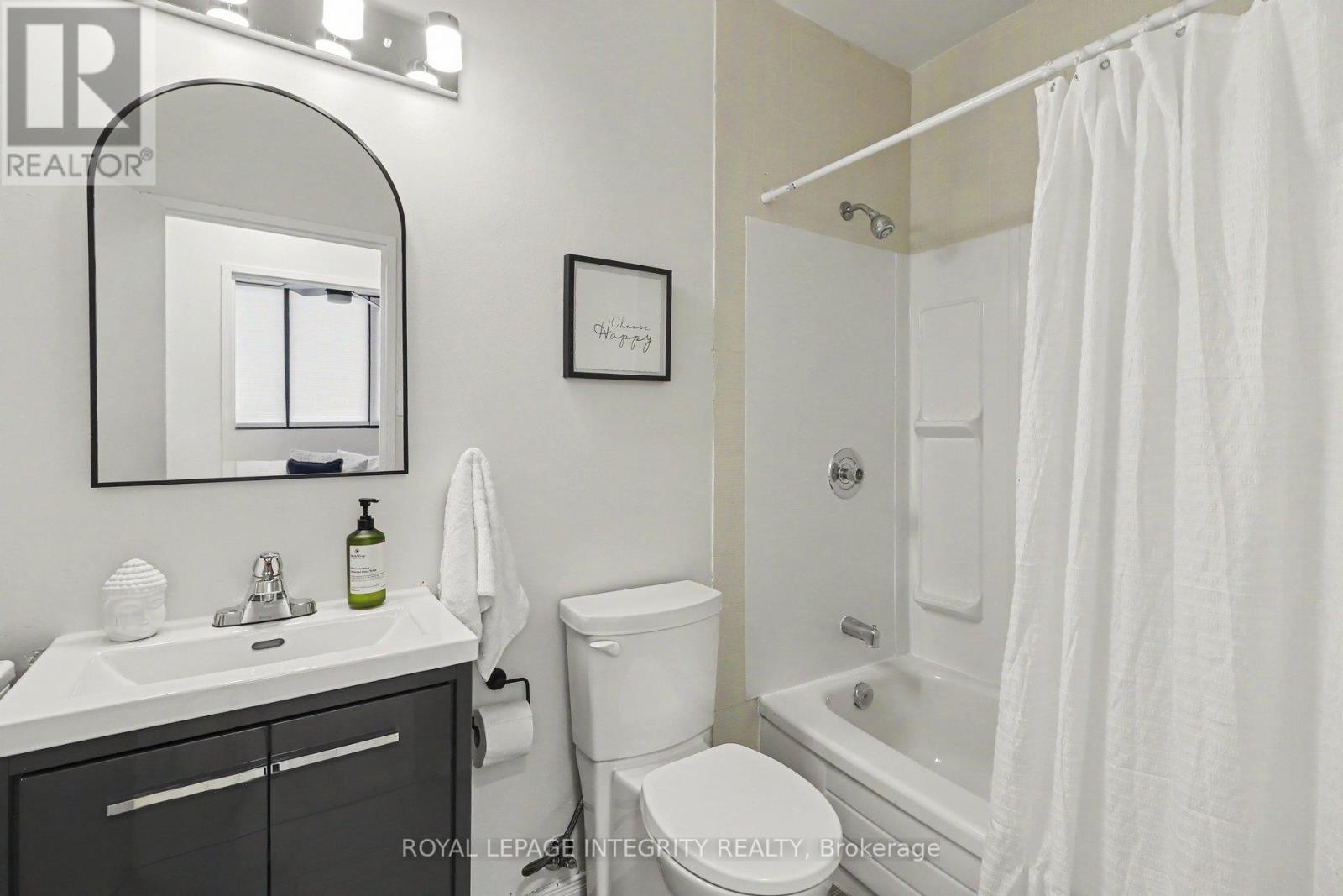 












102 - 200 BAY STREET S

,
Ottawa,




Ontario
K1R7W8

