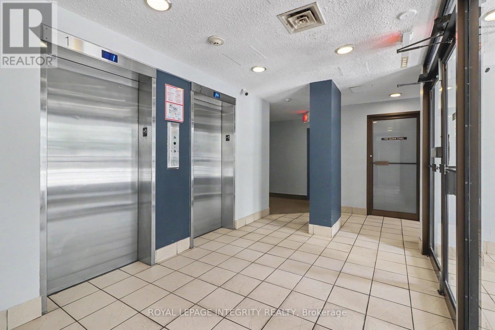 












102 - 200 BAY STREET S

,
Ottawa,




Ontario
K1R7W8

