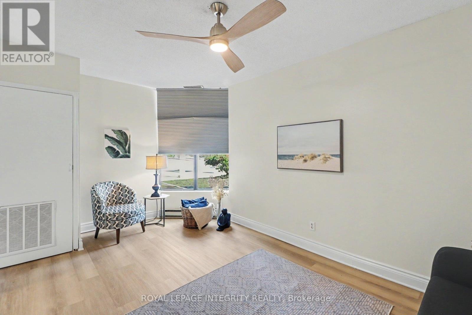 












102 - 200 BAY STREET S

,
Ottawa,




Ontario
K1R7W8

