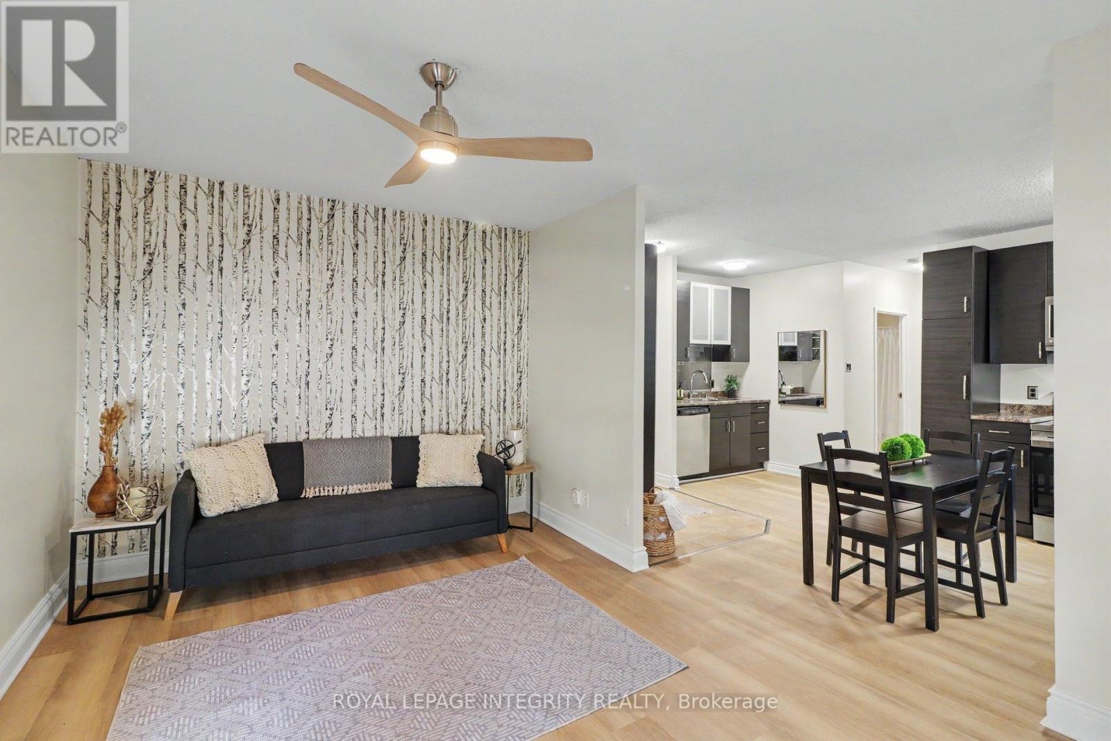 












102 - 200 BAY STREET S

,
Ottawa,




Ontario
K1R7W8

