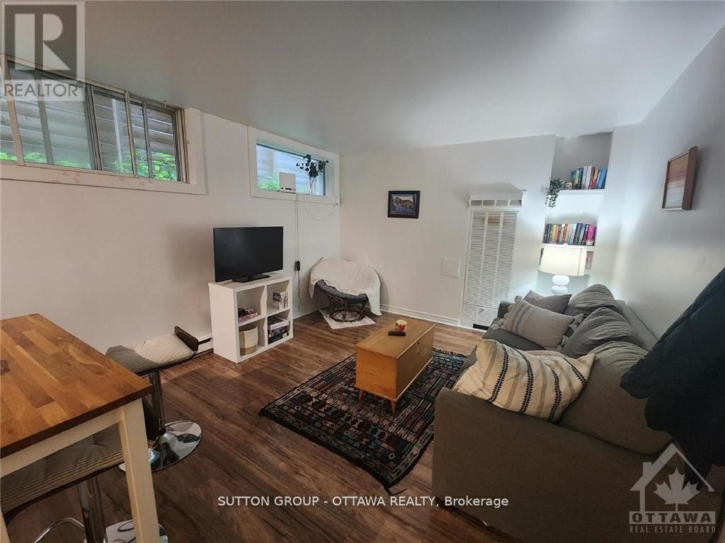 












244 WESTHAVEN CRESCENT

,
Ottawa,




Ontario
K1Z7G3

