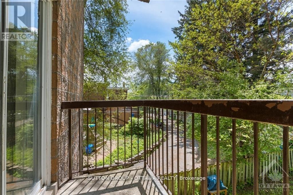 












244 WESTHAVEN CRESCENT

,
Ottawa,




Ontario
K1Z7G3

