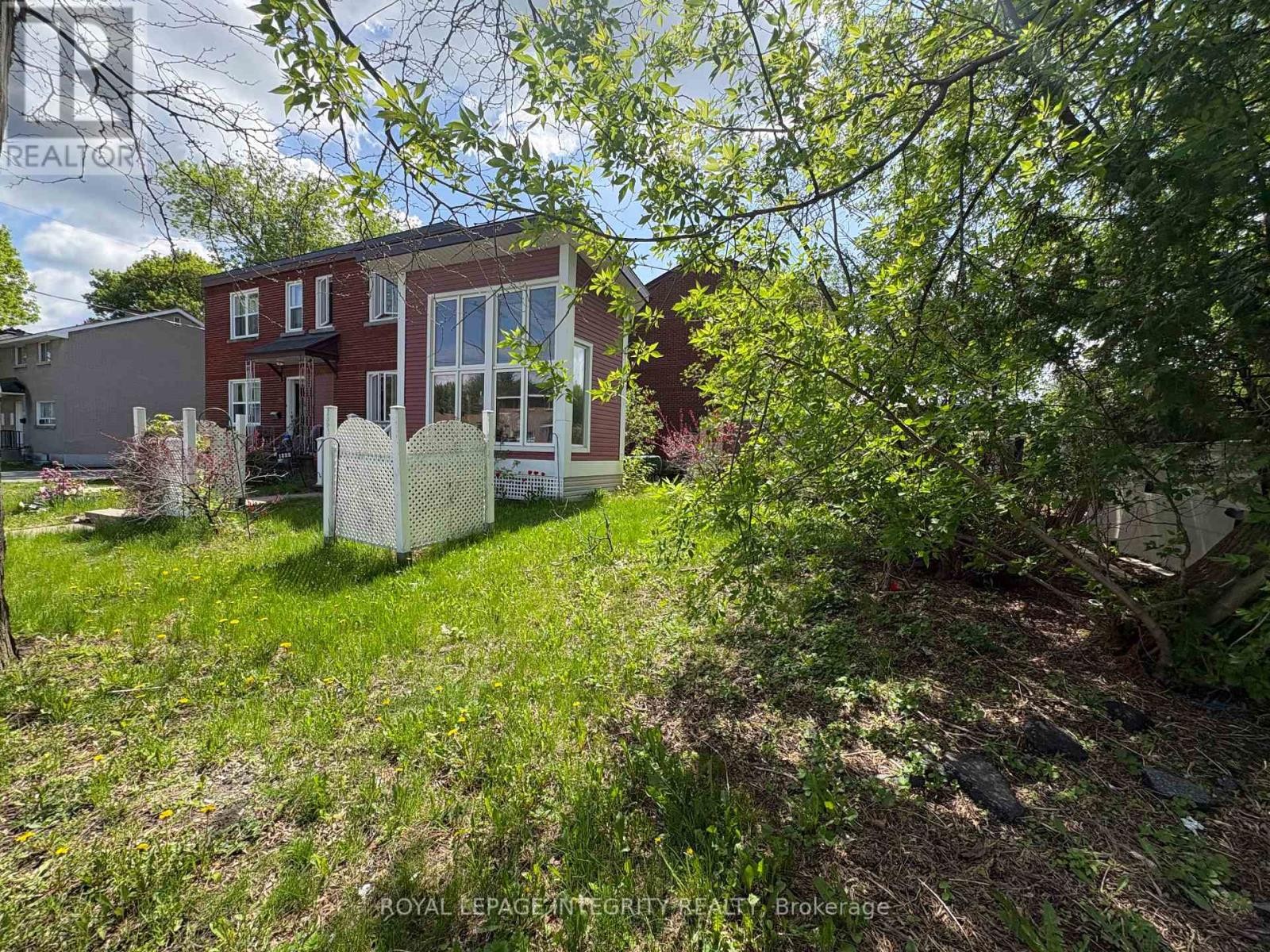 












1222 DORCHESTER AVENUE

,
Ottawa,




Ontario
K1Z8E4

