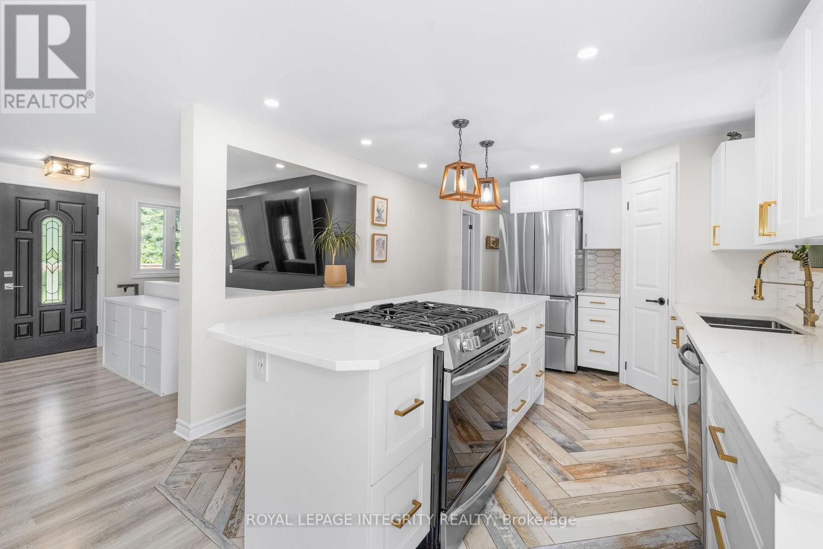












4228 O'NEIL ROAD

,
Ottawa,




Ontario
K0A1B0

