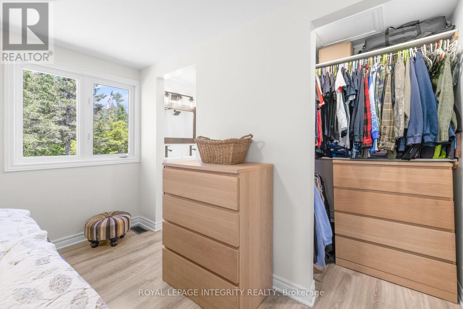 












4228 O'NEIL ROAD

,
Ottawa,




Ontario
K0A1B0

