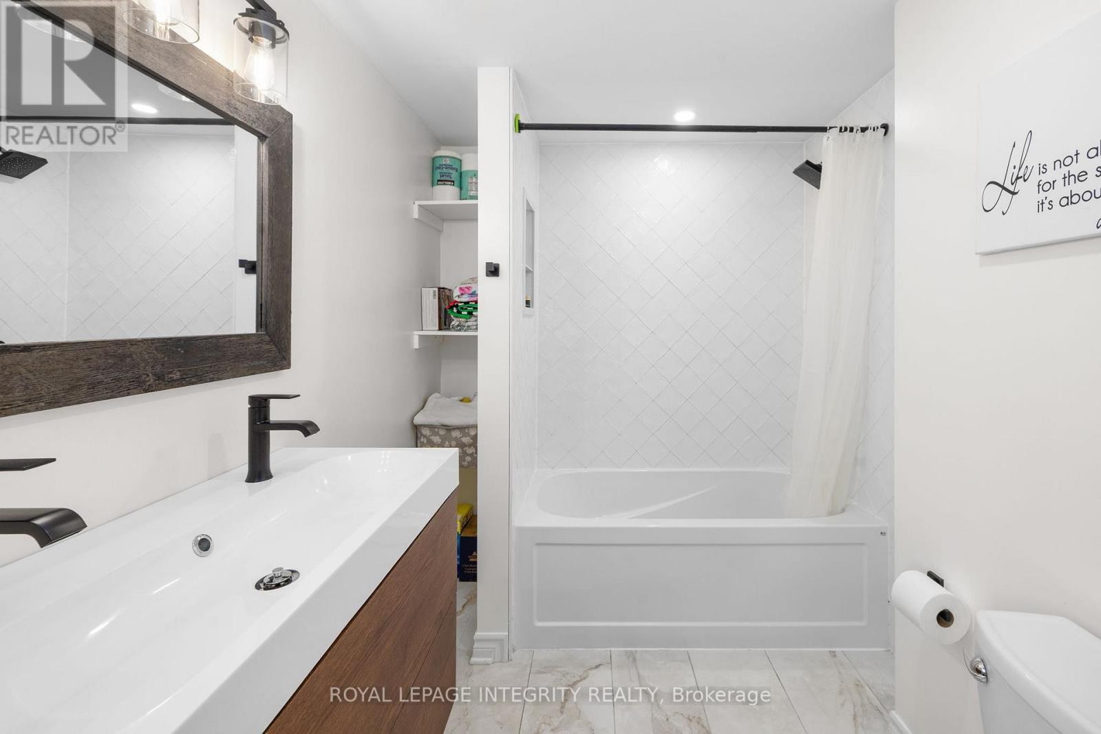 












4228 O'NEIL ROAD

,
Ottawa,




Ontario
K0A1B0

